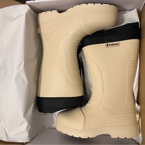 New Niseko 2.0 Fubuki boots, sand color. 43 EU, 10 US